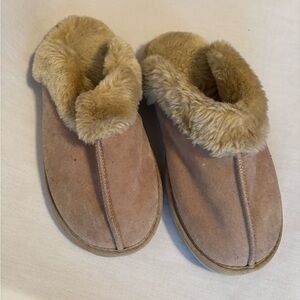 Cozy Tan Suede Slippers with Faux Fur Lining